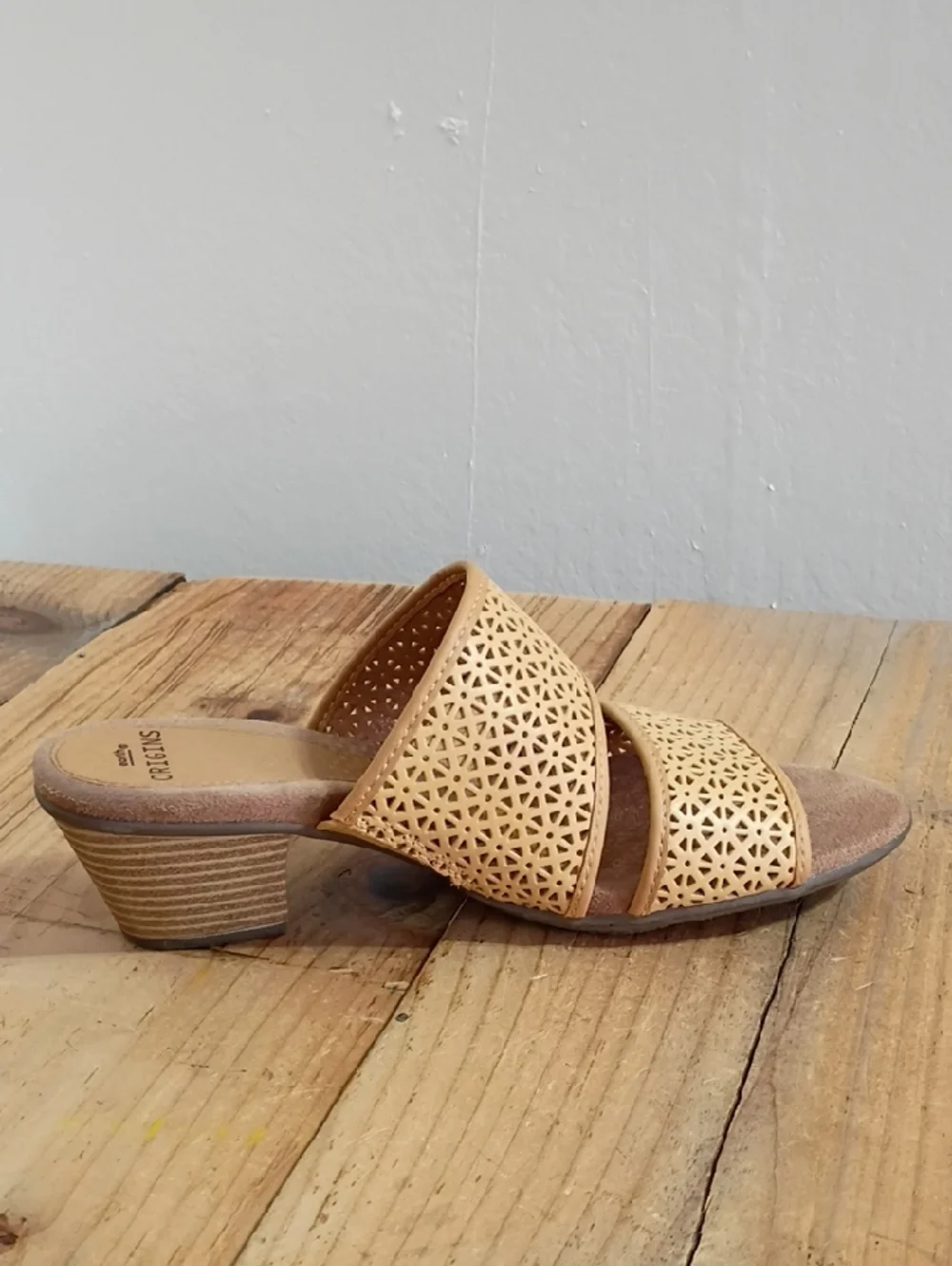 Earth Origins Double Strap Leather Open Toe Heeled Sandals Fits Size 7-7.5